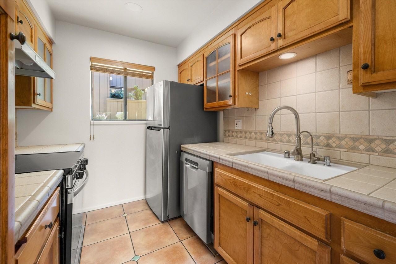 986 Miramonte Dr - Photo 2 of 21
