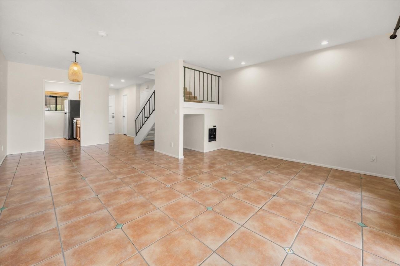 986 Miramonte Dr - Photo 4 of 21