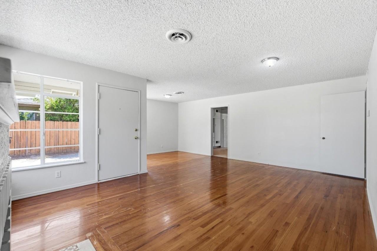 124 E Robinson Ave - Photo 5 of 23