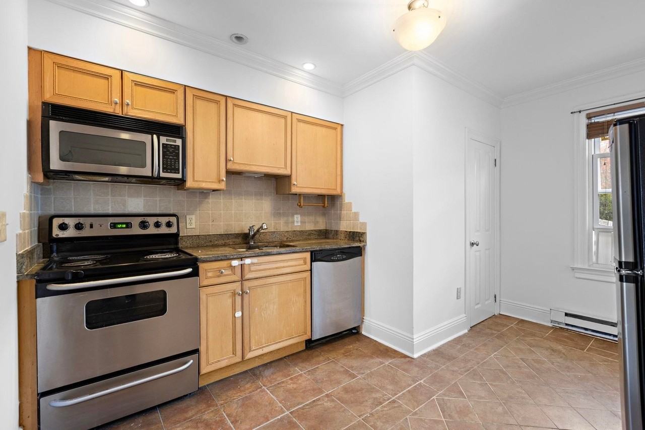400 2nd St - Photo 2 of 12