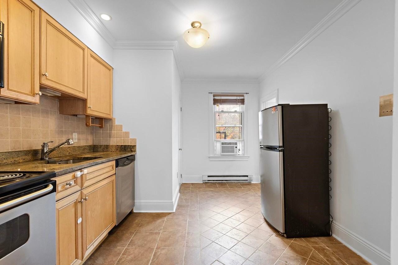 400 2nd St - Photo 3 of 12
