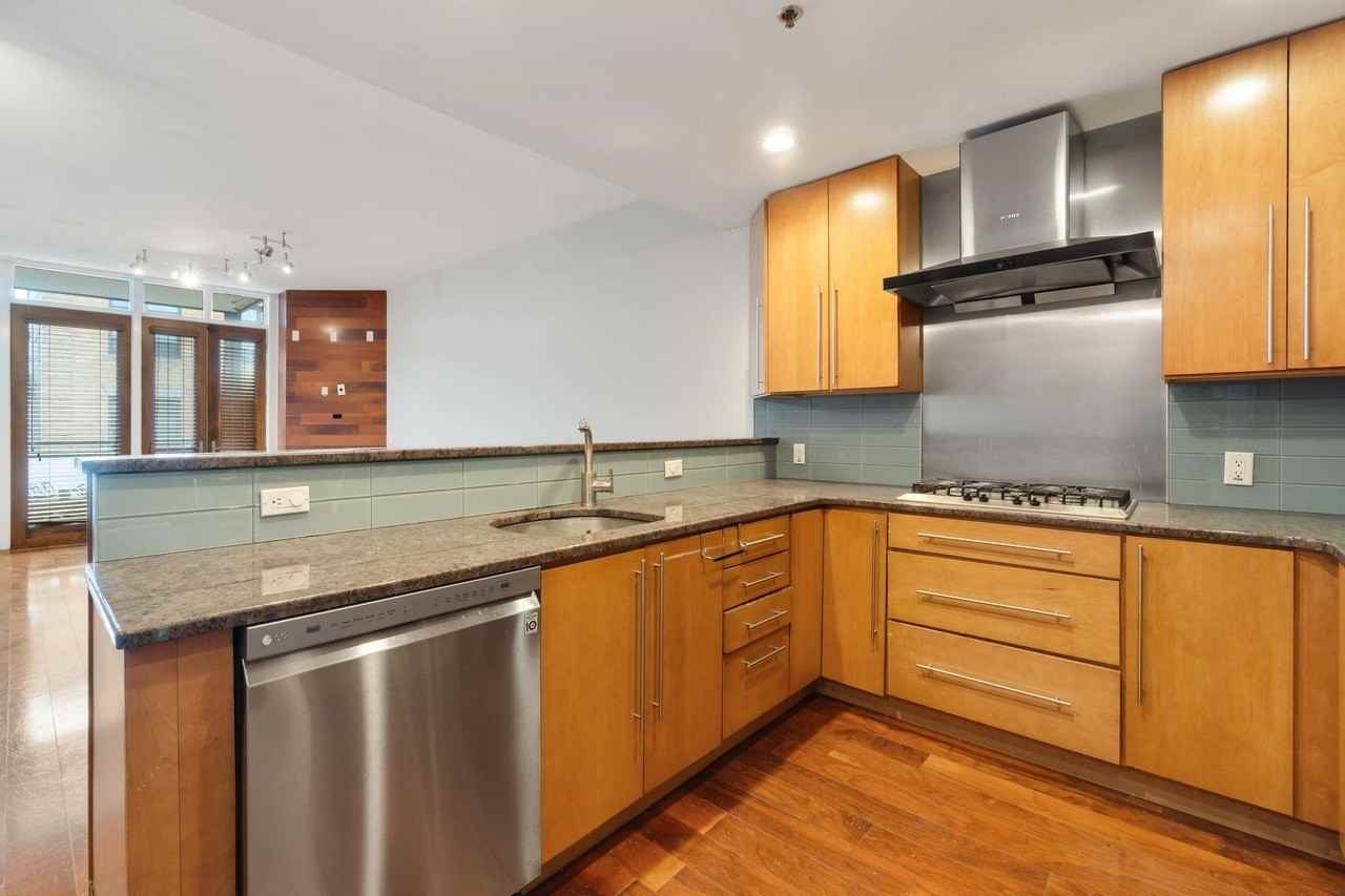 78 Jackson St - Photo 6 of 22