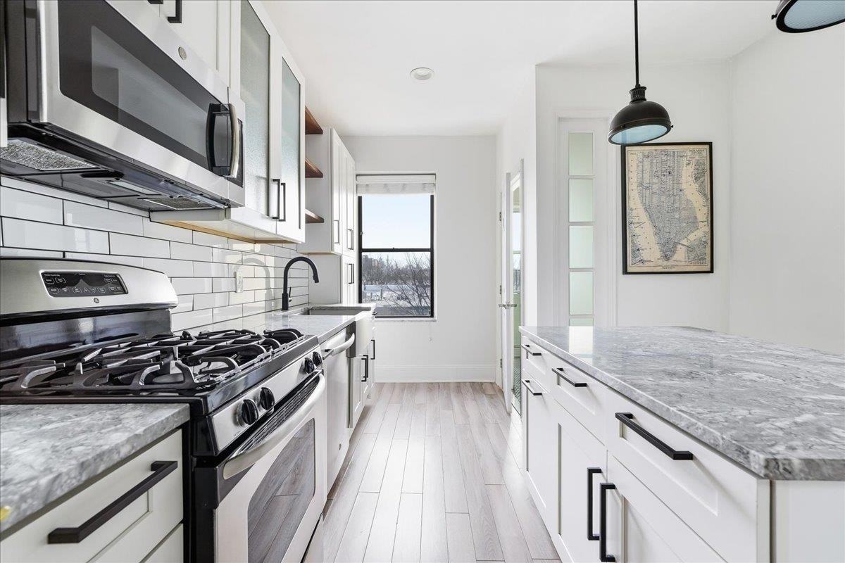 1013 Park Ave - Photo 2 of 16