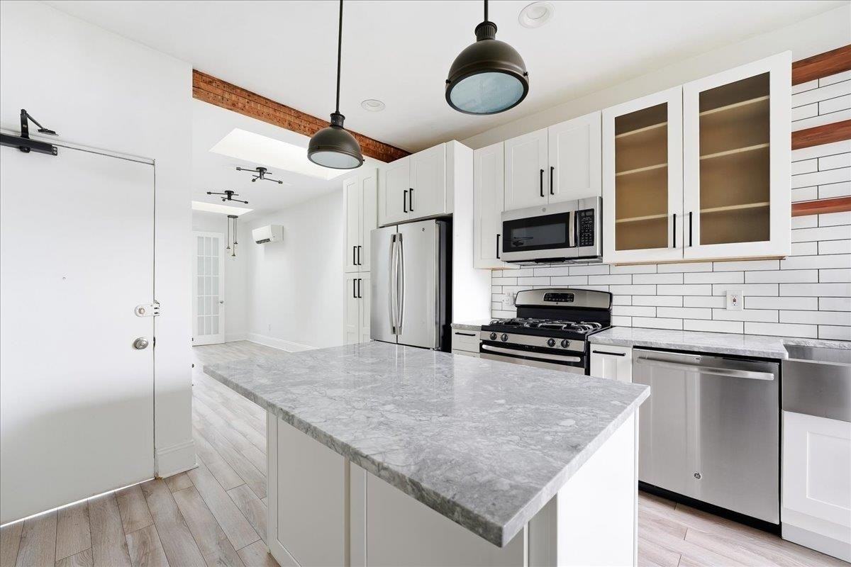 1013 Park Ave - Photo 5 of 16