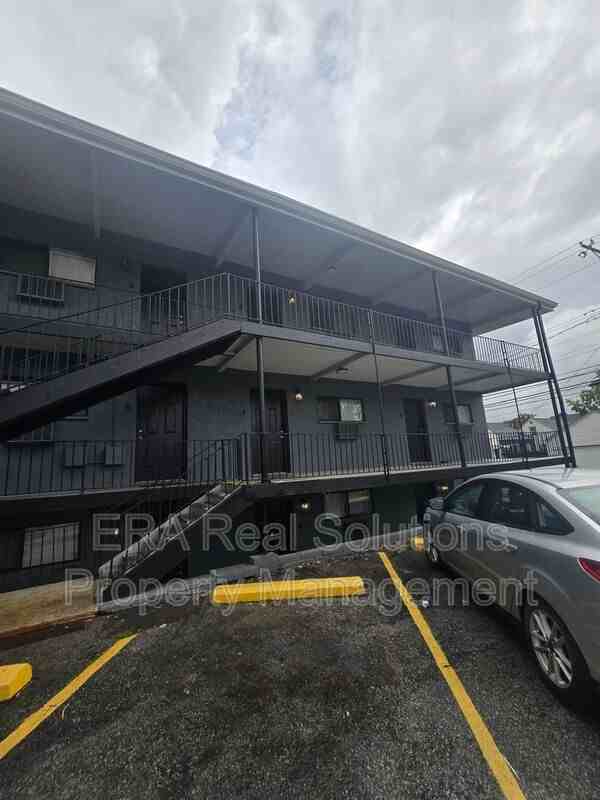 2958 Sullivant Ave #EML - Photo 3 of 12