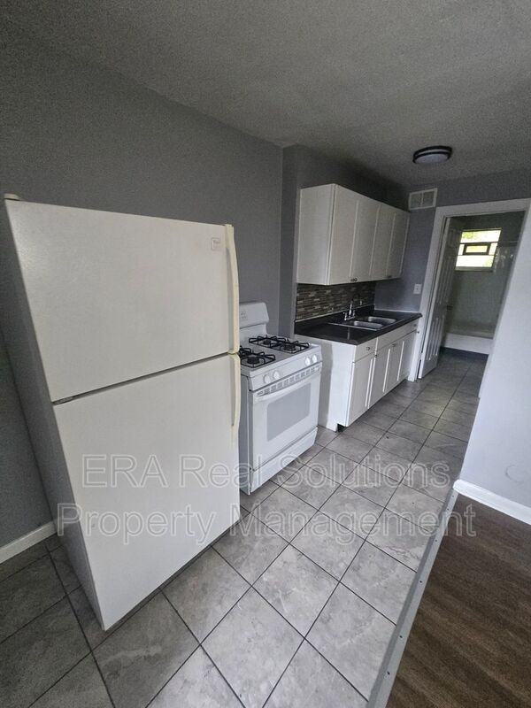 2958 Sullivant Ave #EML - Photo 6 of 12