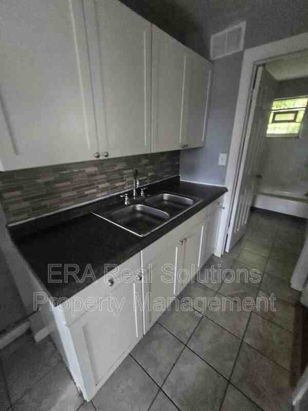 2958 Sullivant Ave #EML - Photo 7 of 12