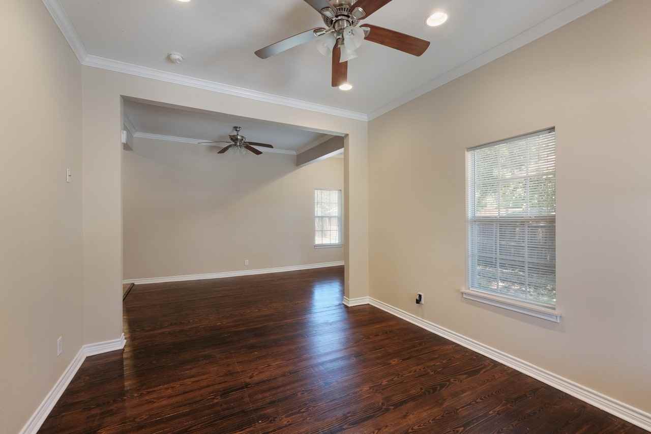207 Hill St - Photo 3 of 17