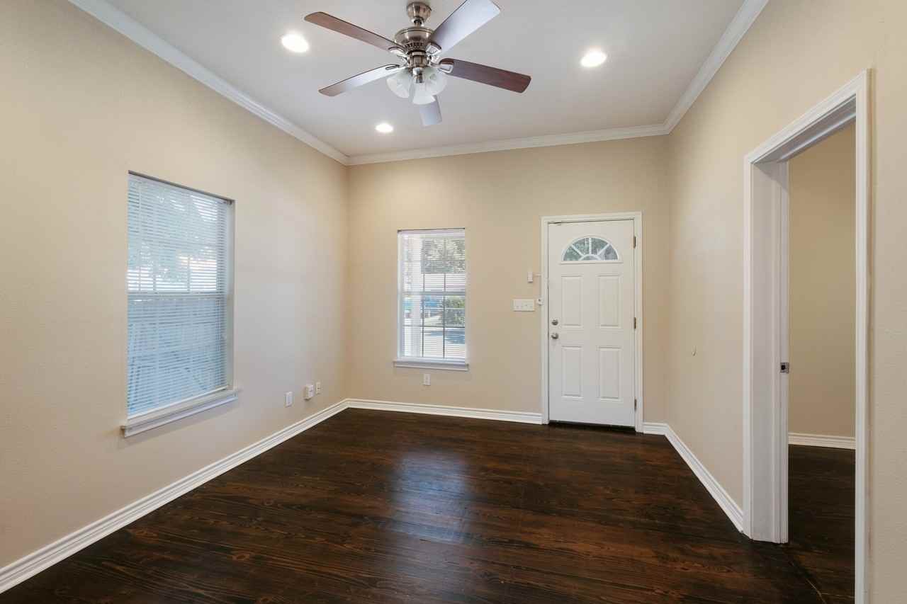 207 Hill St - Photo 4 of 17