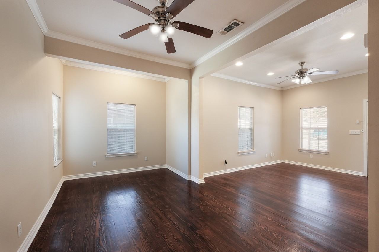 207 Hill St - Photo 5 of 17