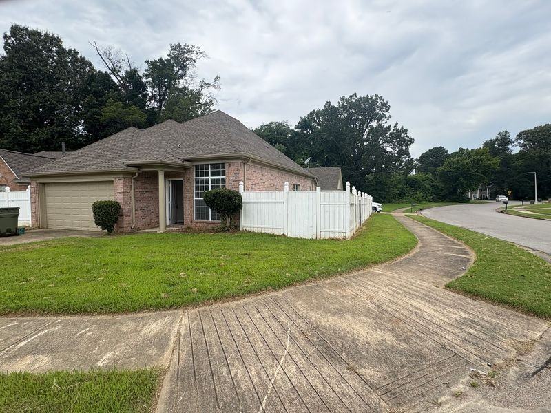1933 Garden Leaf Dr - Photo 2 of 18