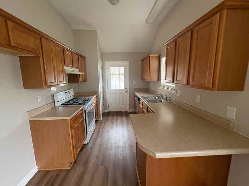 1933 Garden Leaf Dr - Photo 5 of 18