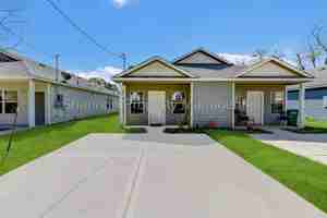 featured image of 407 Avenue E #G
