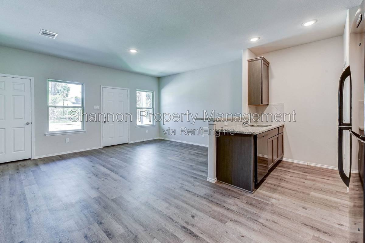 407 Avenue E #G - Photo 6 of 10