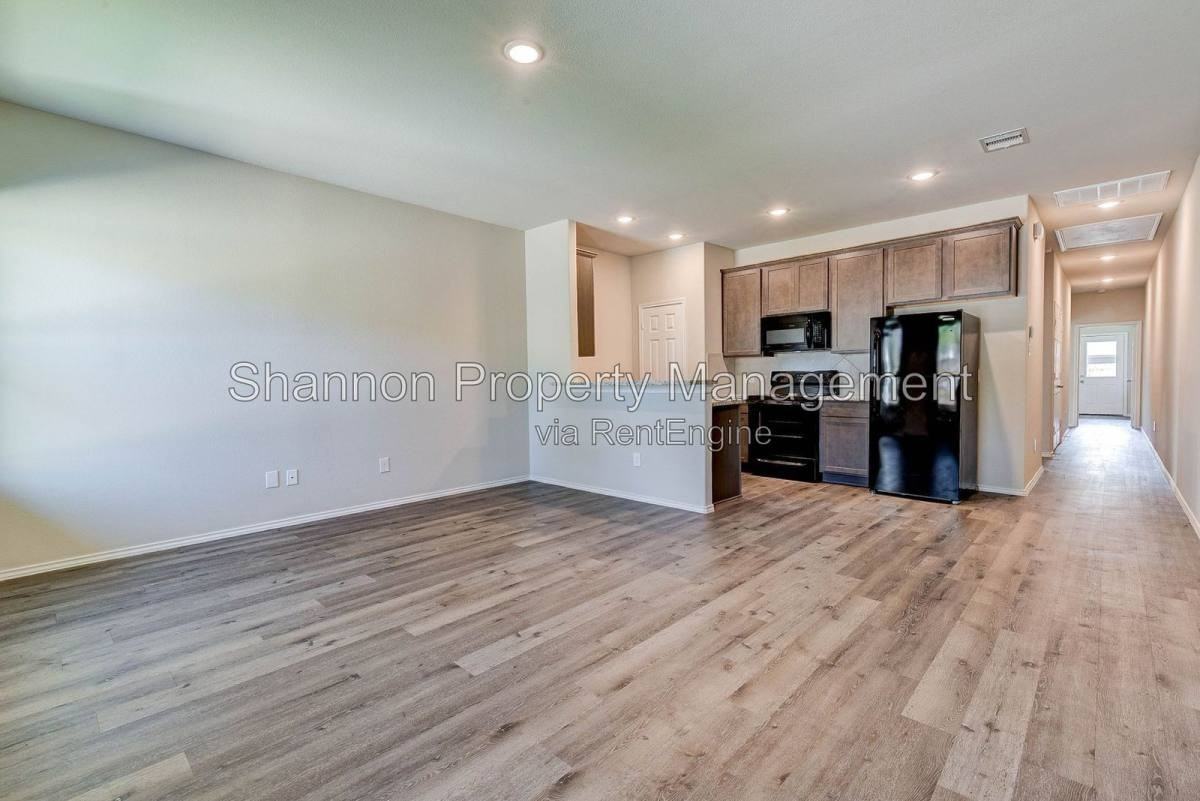 407 Avenue E #G - Photo 7 of 10