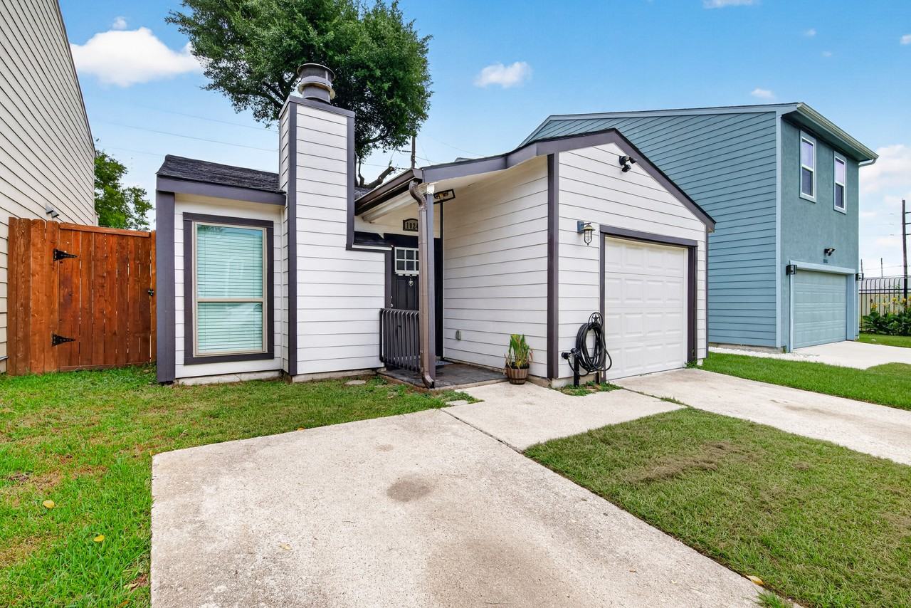 10244 Bridgeland Ln - Photo 3 of 40