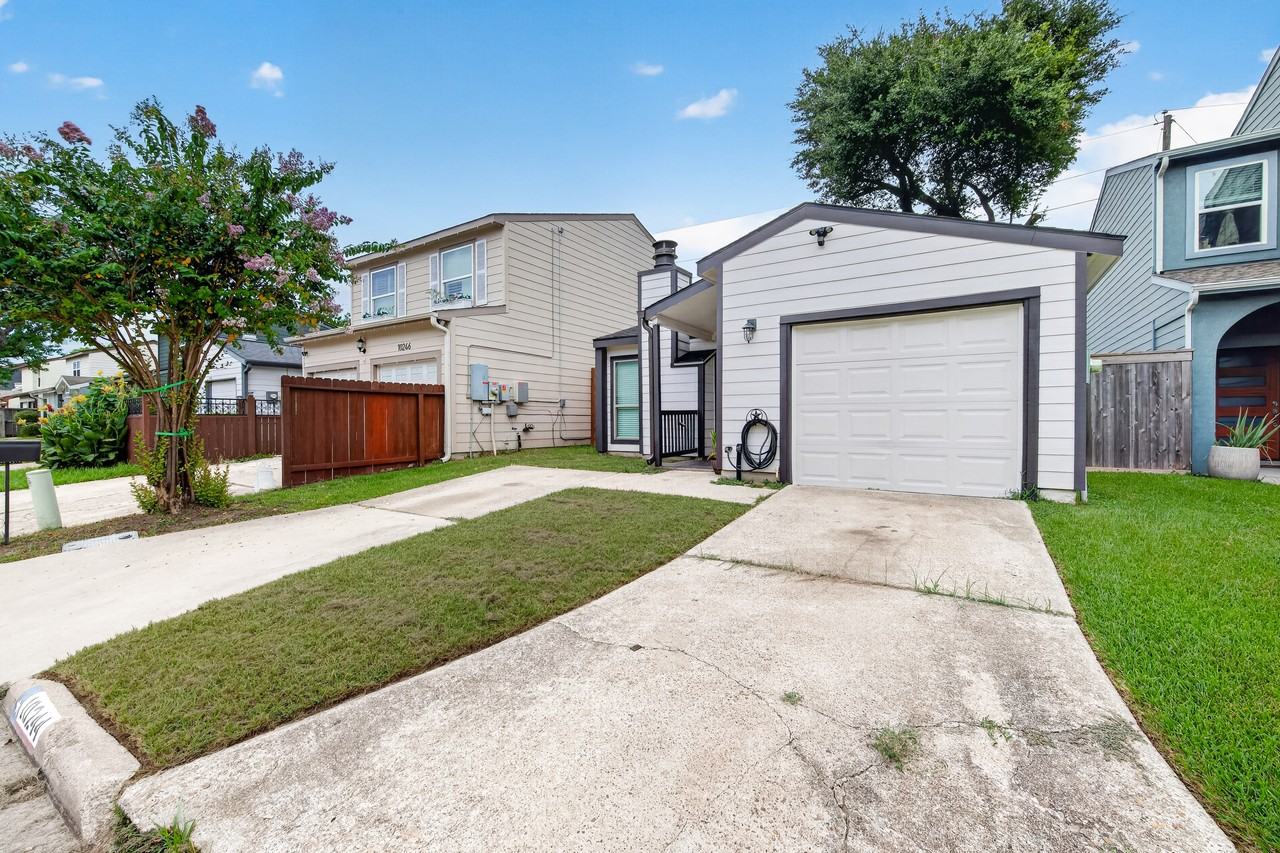 10244 Bridgeland Ln - Photo 6 of 40