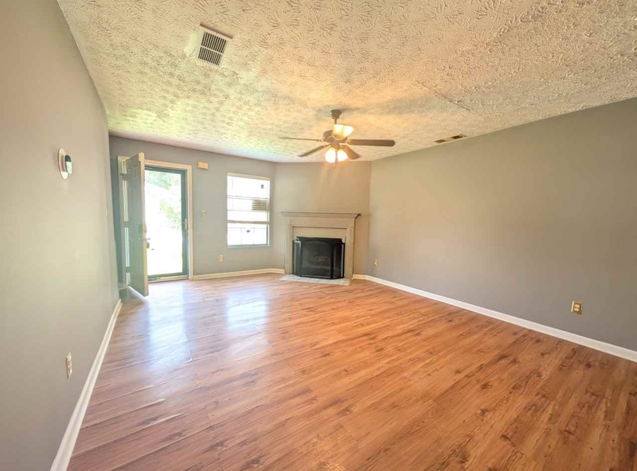 314 Country Club Dr - Photo 2 of 12