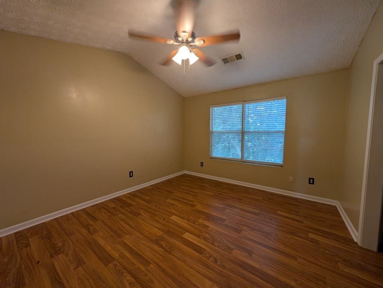 314 Country Club Dr - Photo 6 of 12