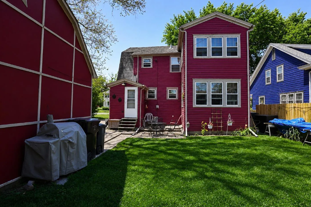 556 River Ave - Photo 3 of 4