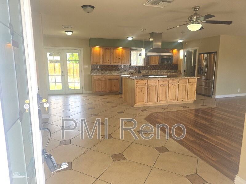 1960 Brunetti Way #U - Photo 4 of 20