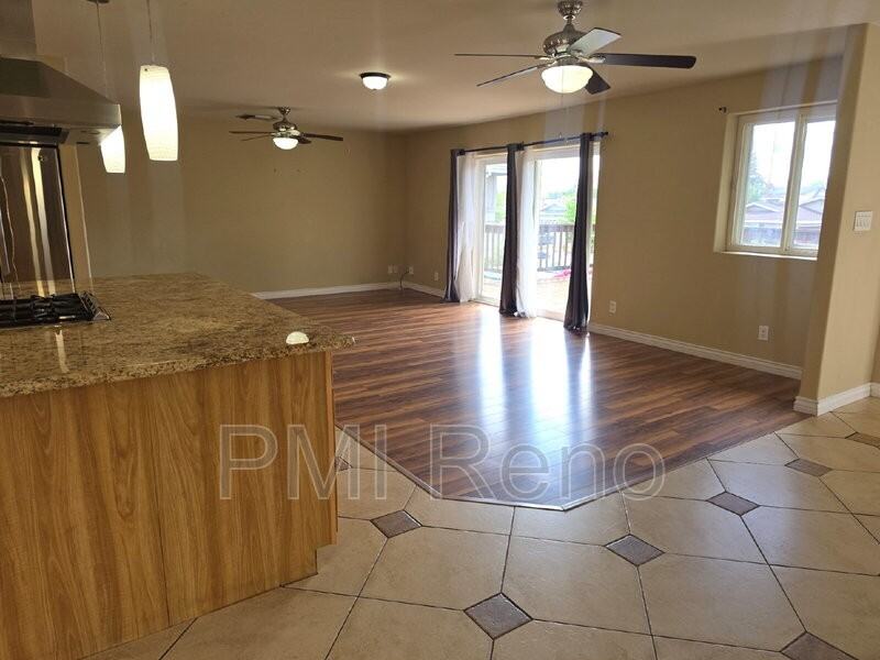 1960 Brunetti Way #U - Photo 6 of 20