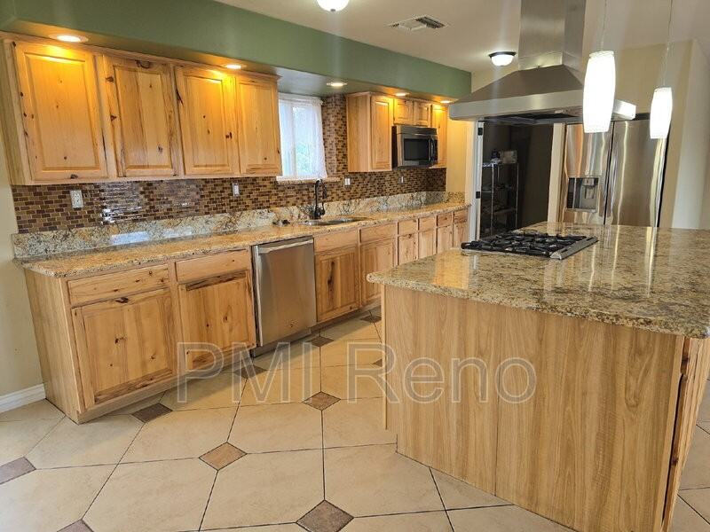 1960 Brunetti Way #U - Photo 7 of 20