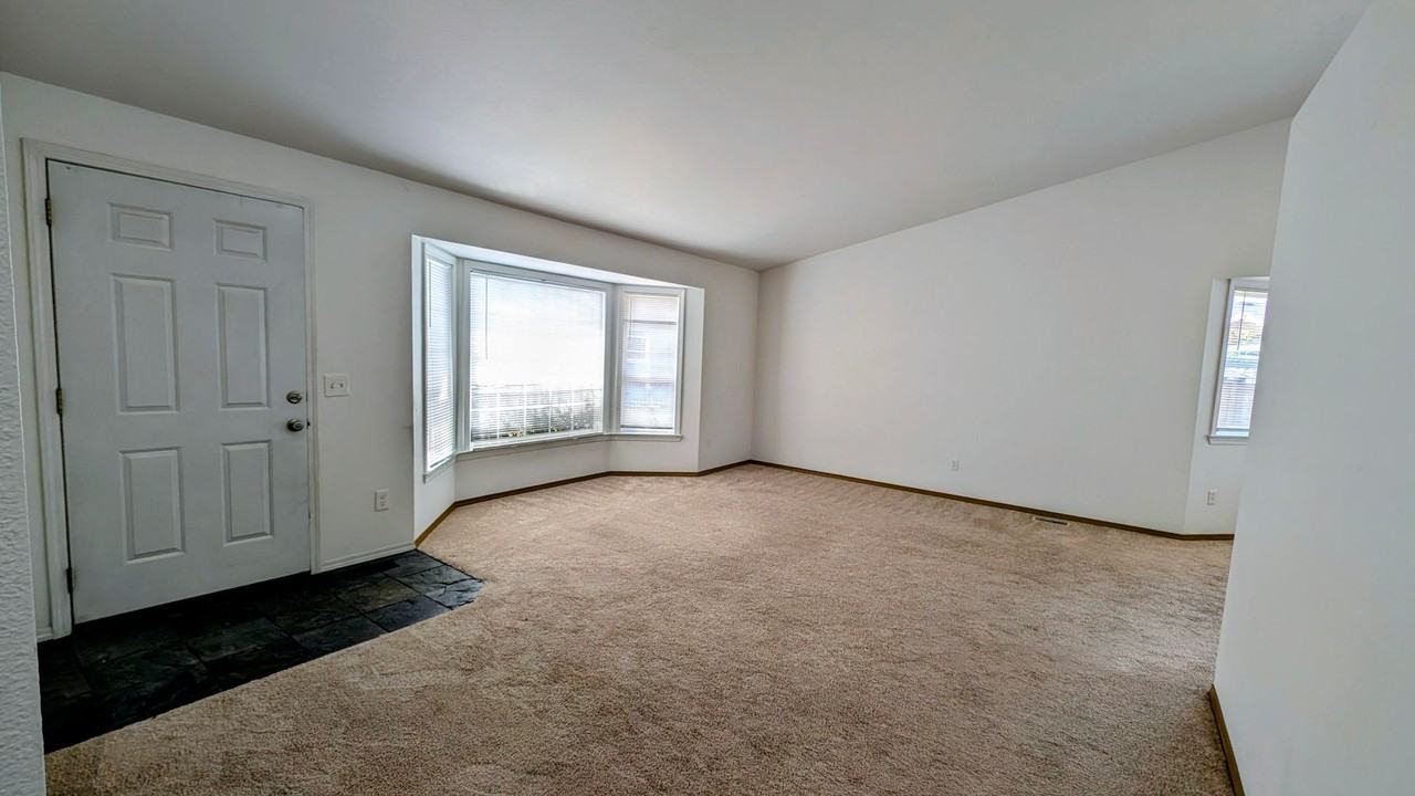8228 49th Ave Ne - Photo 2 of 16