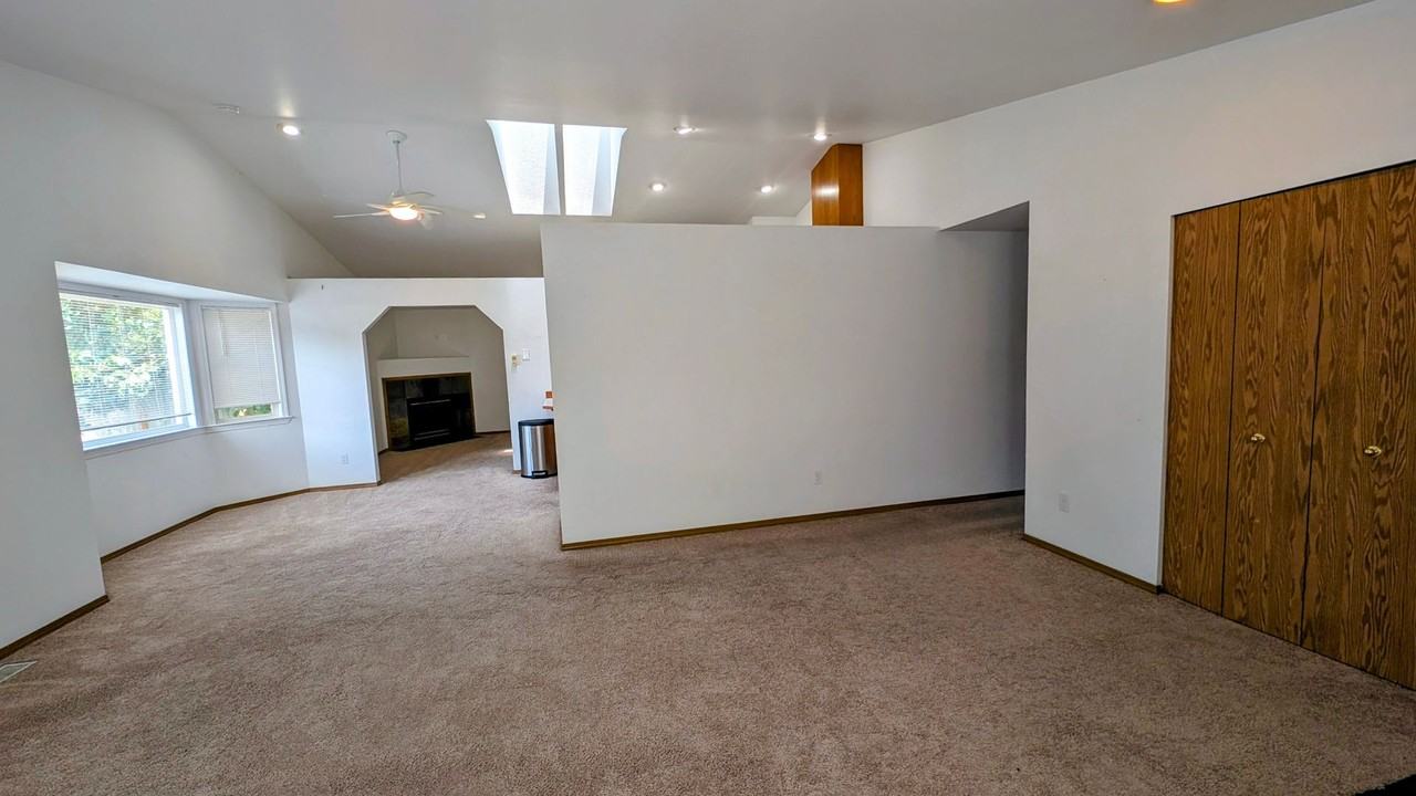 8228 49th Ave Ne - Photo 5 of 16