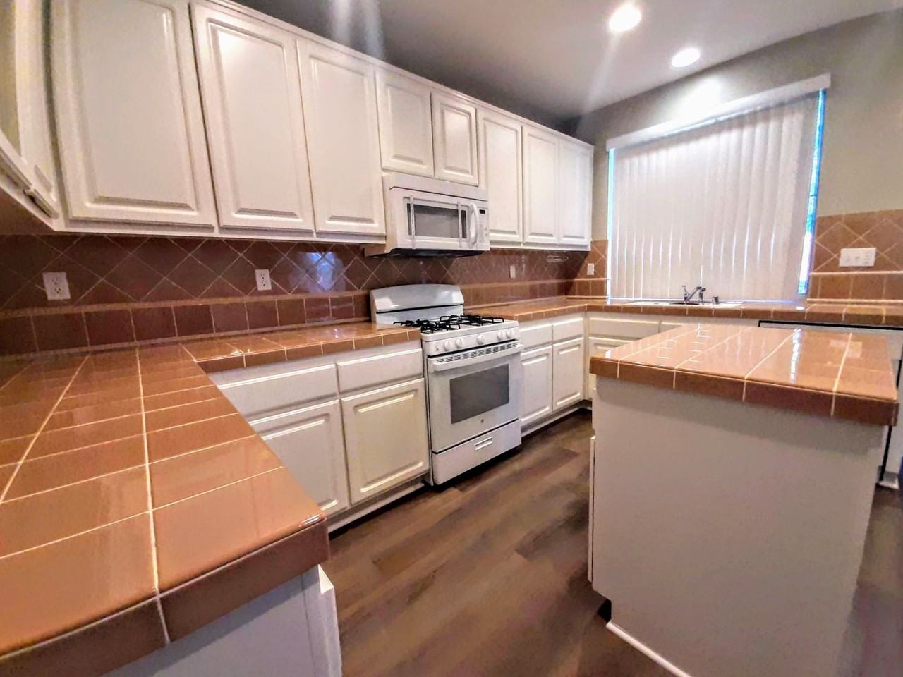 15915 Windswept Rd - Photo 3 of 30