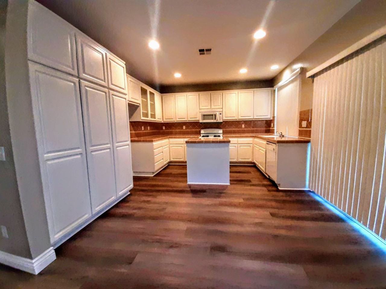 15915 Windswept Rd - Photo 4 of 30