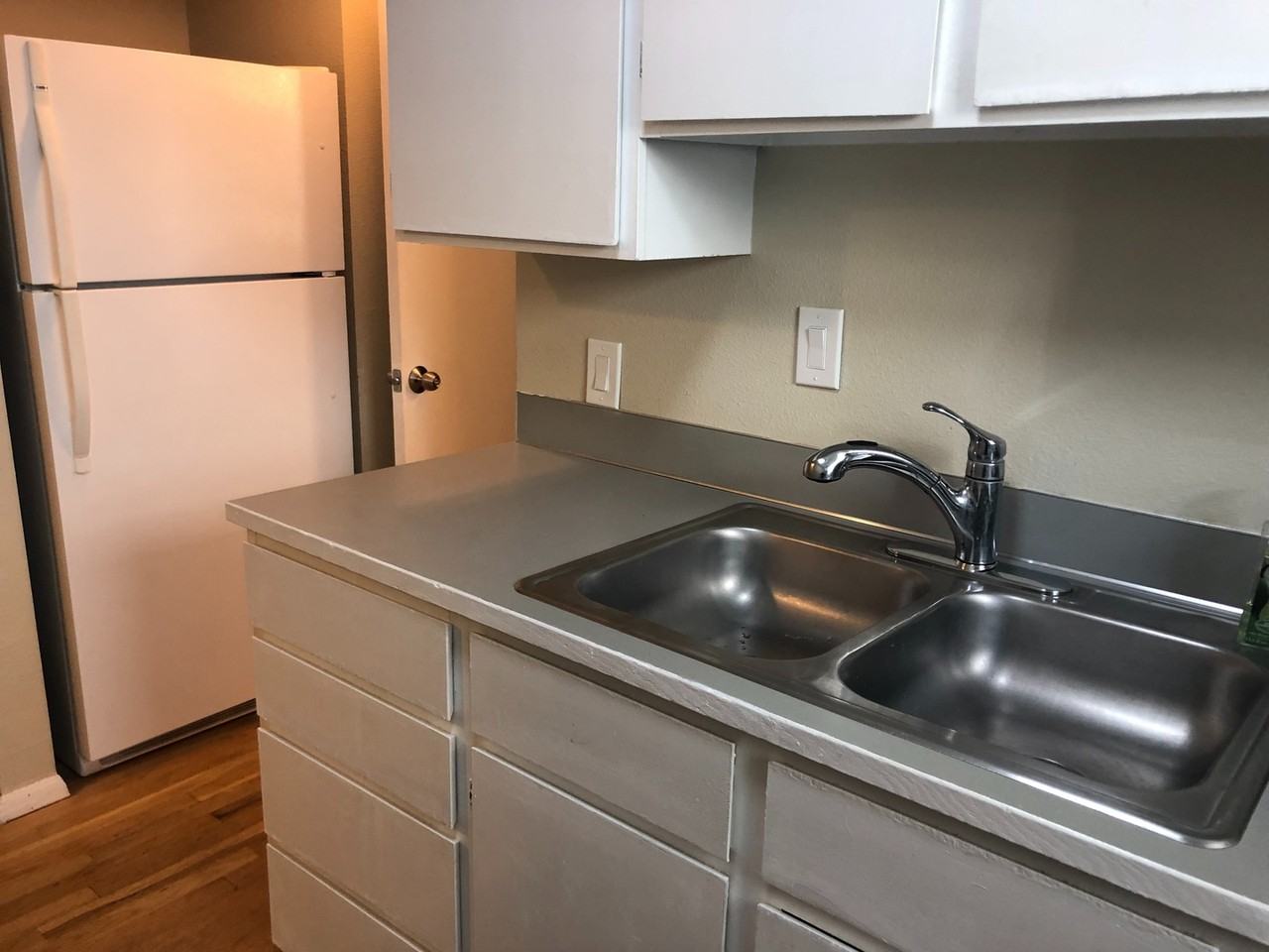 2209 Boylston Ave E - Photo 6 of 13