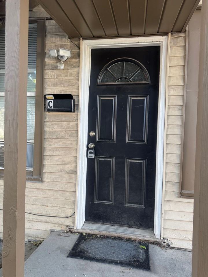 128 E Vidas Ave #C - Photo 2 of 9
