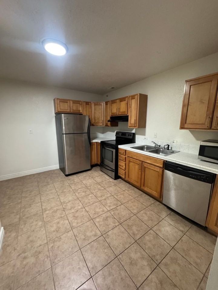 128 E Vidas Ave #C - Photo 4 of 9