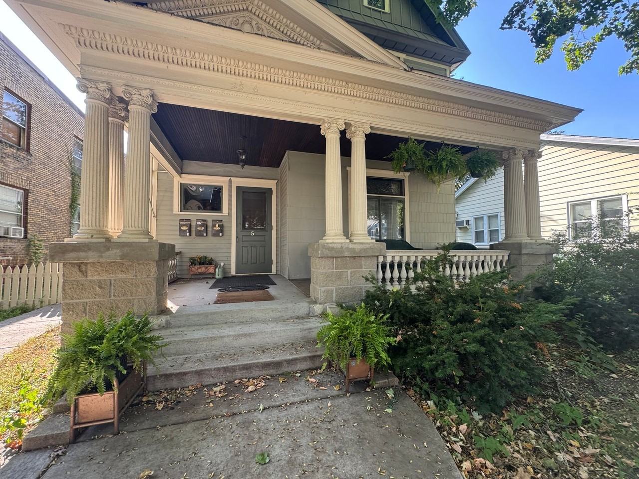 2526 Polk St Ne - Photo 2 of 21