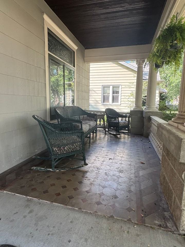 2526 Polk St Ne - Photo 3 of 21
