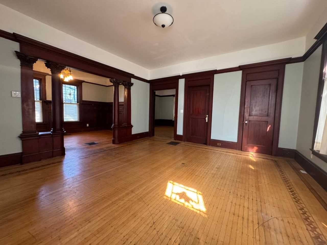 2526 Polk St Ne - Photo 5 of 21