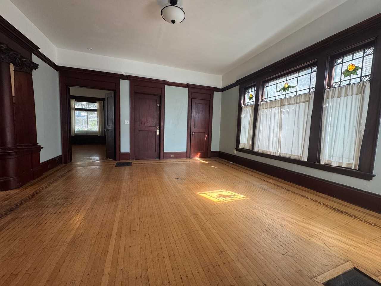 2526 Polk St Ne - Photo 6 of 21