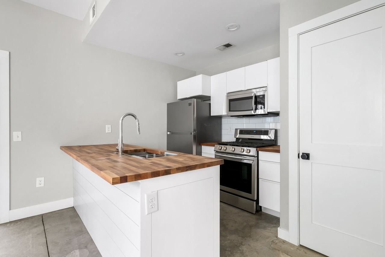 195 Smith St - Photo 2 of 19