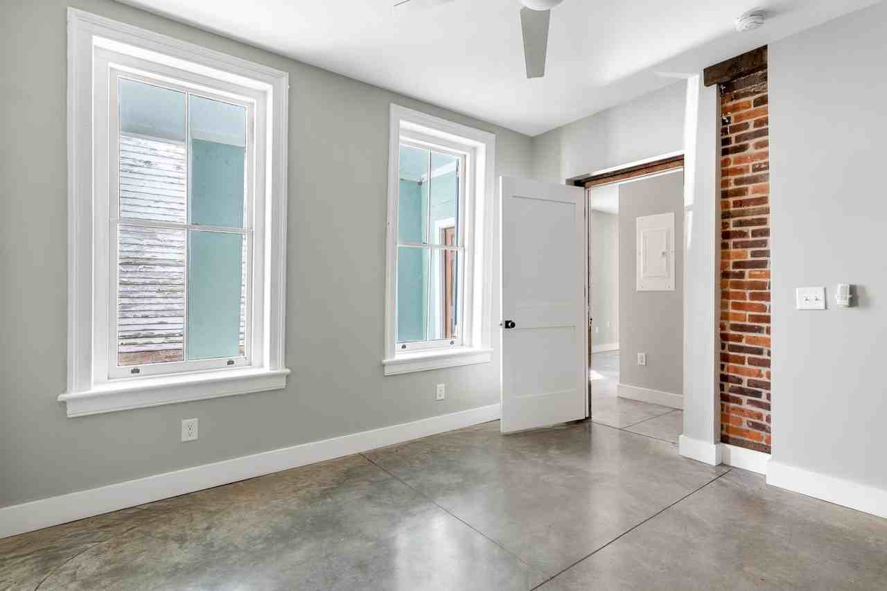 195 Smith St - Photo 3 of 19