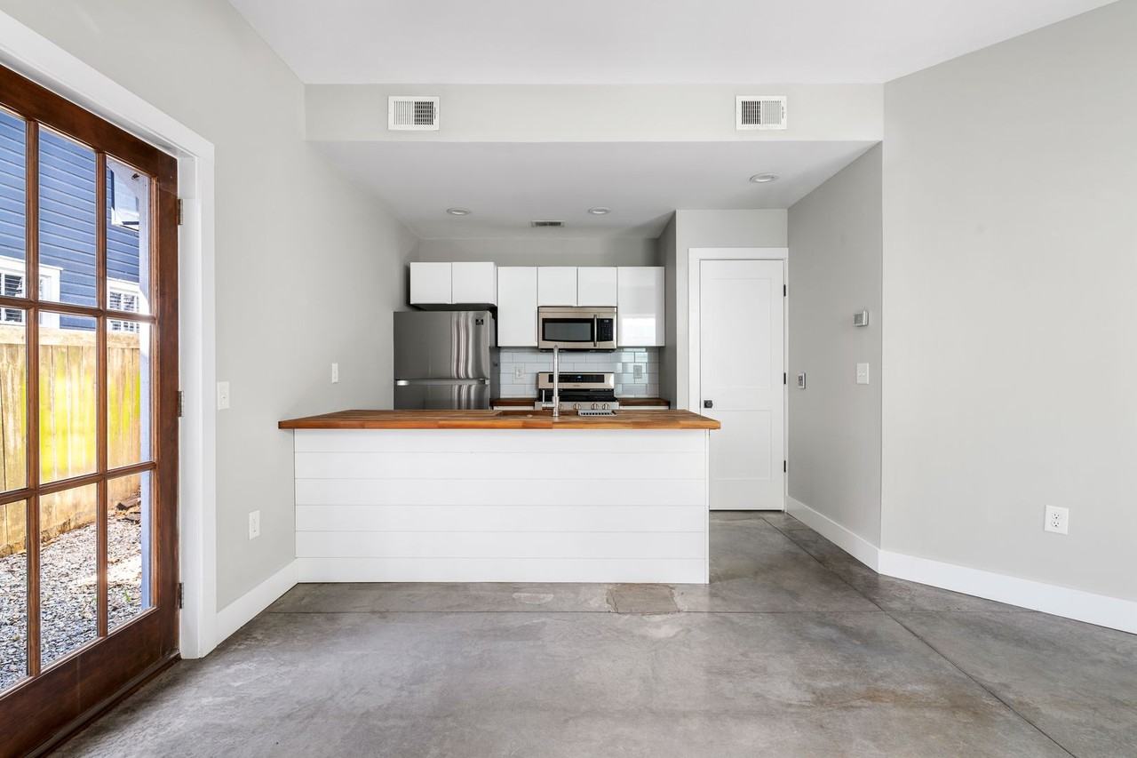 195 Smith St - Photo 5 of 19
