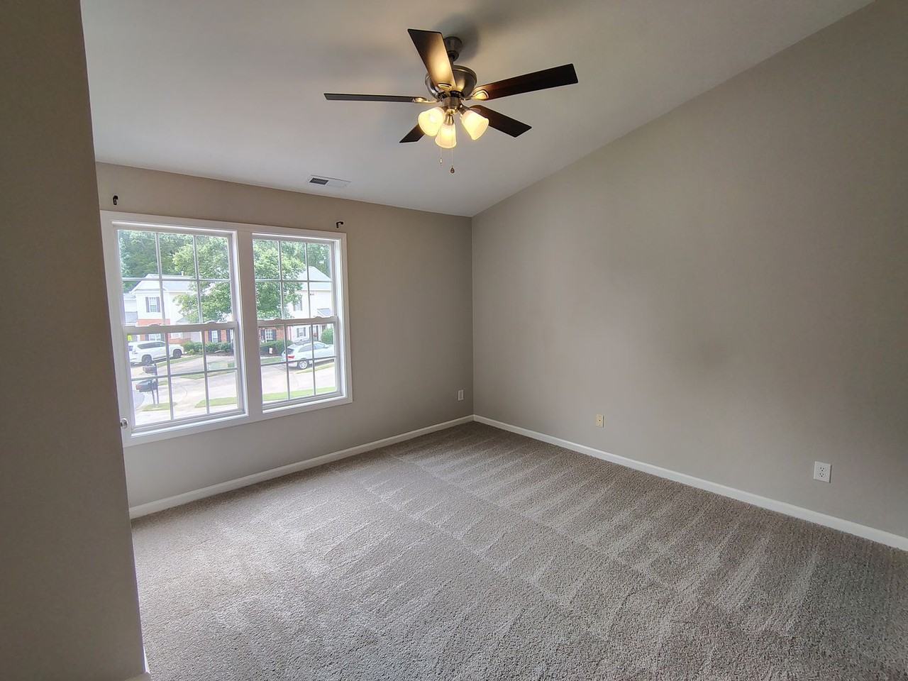 115 Ross Moore Ave - Photo 3 of 10