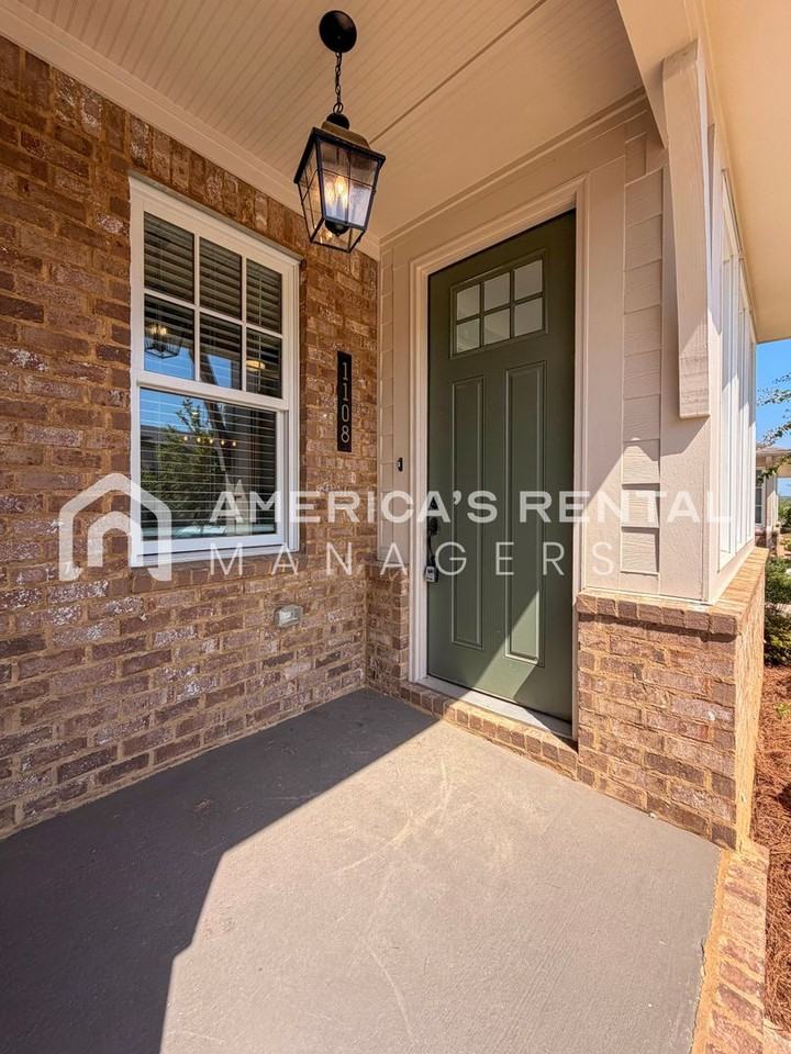 1108 Windsor Sq - Photo 7 of 47
