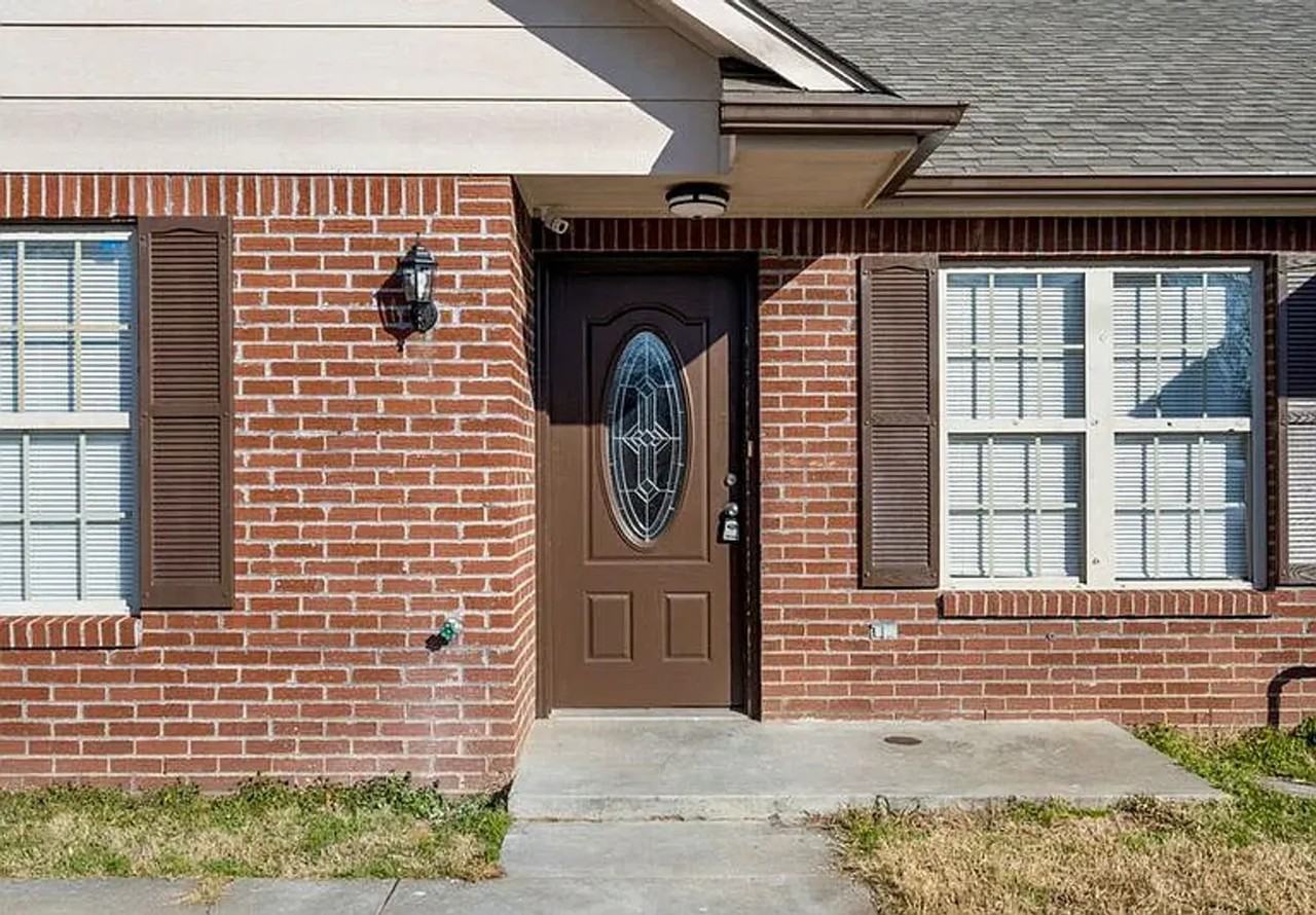 1015 E Grayson Ave - Photo 2 of 14