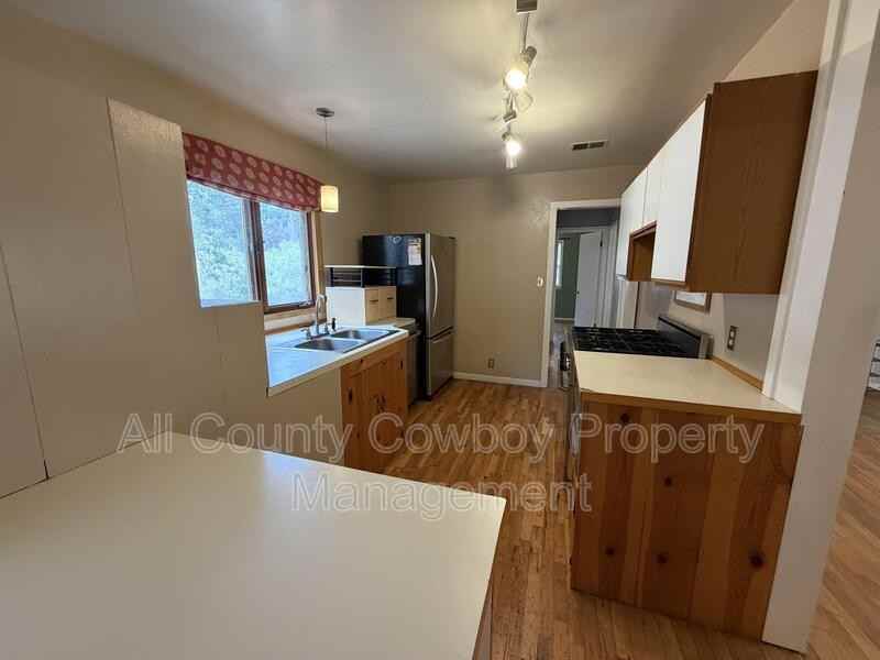 1407 Ord St - Photo 2 of 15