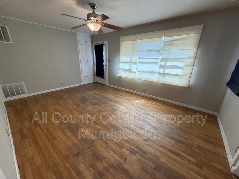 1407 Ord St - Photo 3 of 15