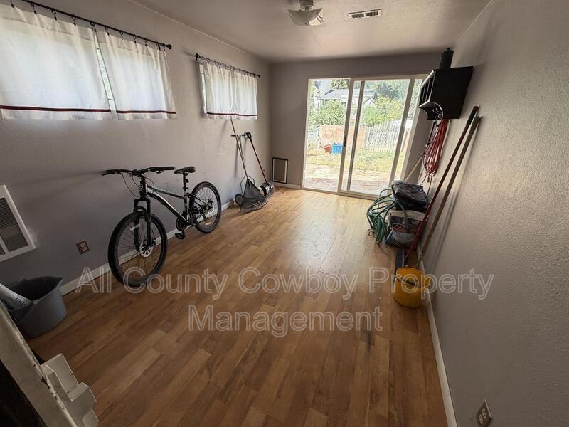 1407 Ord St - Photo 5 of 15