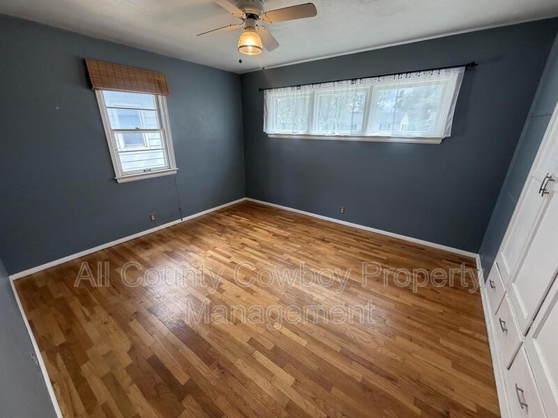 1407 Ord St - Photo 6 of 15