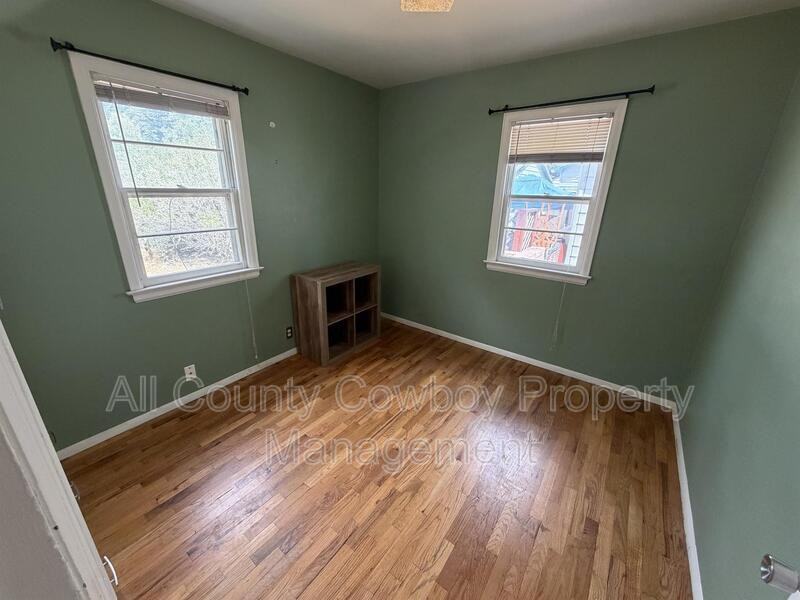 1407 Ord St - Photo 7 of 15