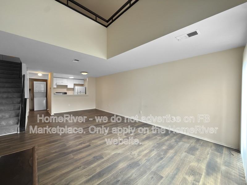 1060 Norwood Ct - Photo 5 of 18